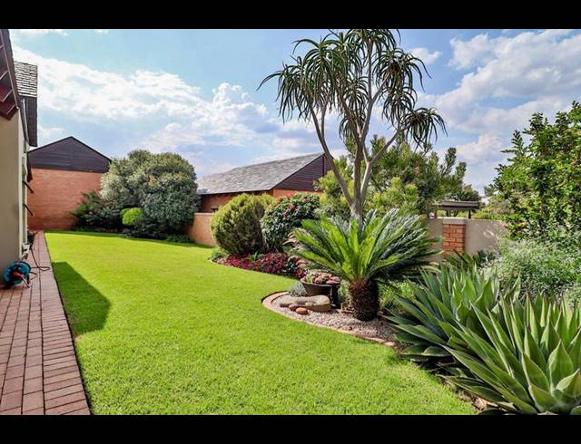 3 BEDROOM TOWNHOUSE FOR SALE IN RETIRE AT MIDSTREAM